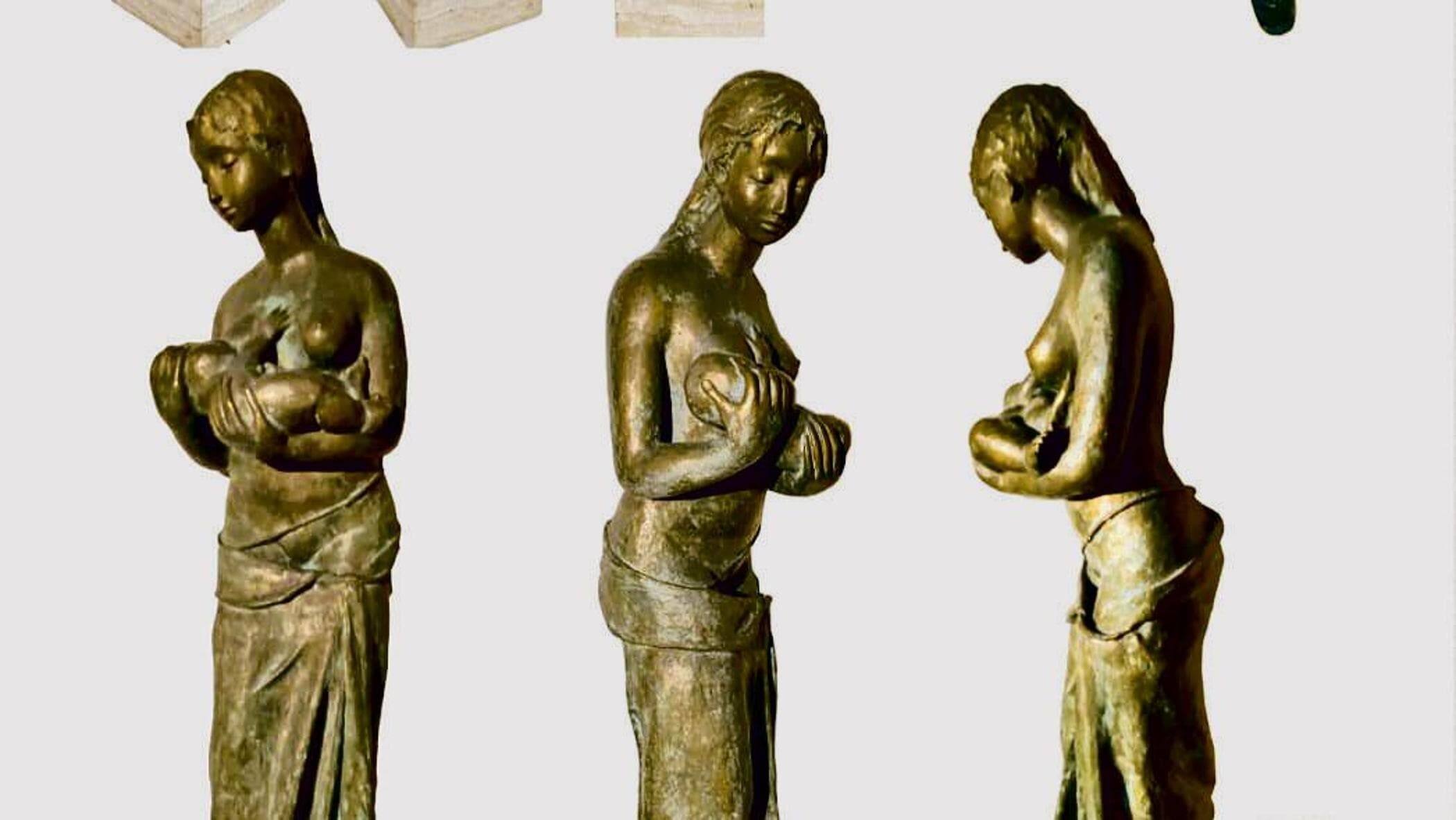La statua che raffigura la maternità.