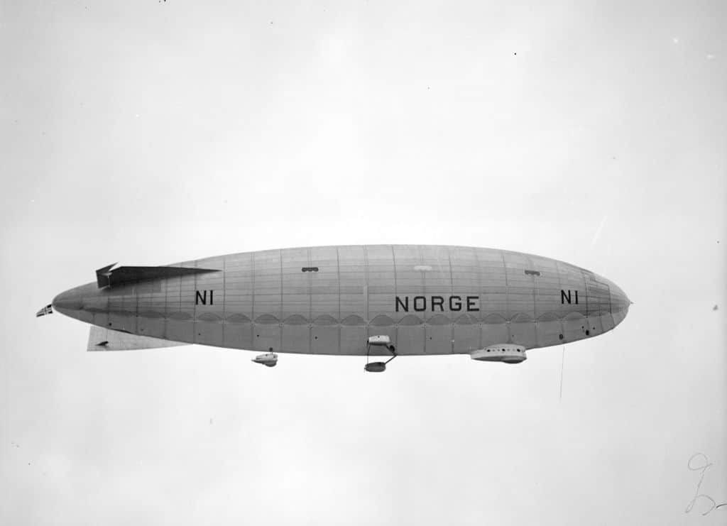 April 1926:  Italian airship 'Norge' arriving at Pulham aerodrome in Norfolk on its Great North Pole Adventure. The semirigid craft has a capacity of 18.4 million litres.  (Photo by Kirby/Topical Press Agency/Getty Images)