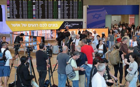gente all'aeroporto di tel aviv