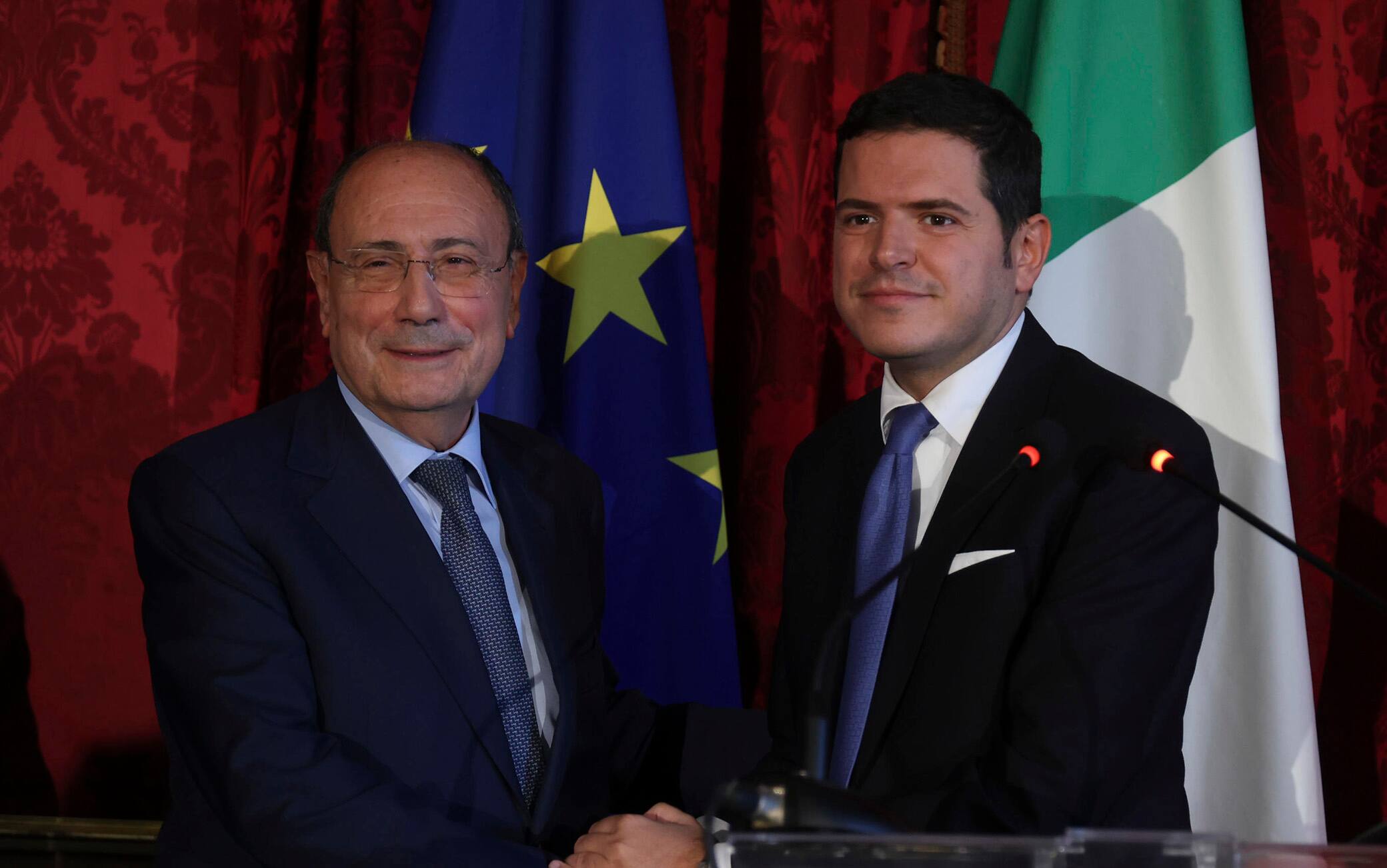 Renato Schifani, presidente della regiuone siciliana con Gaetano Galvagno eletto nuovo presidente dell'assemblea regionale siciliana 10 Novembre 2022. ANSA / IGOR PETYX 