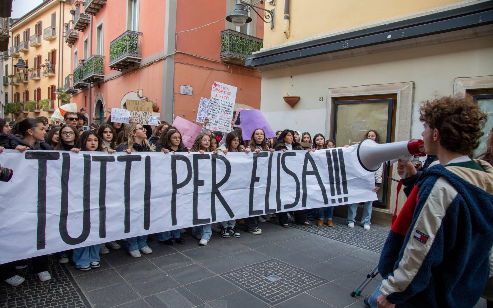 Striscione dedicato a Elisa Claps