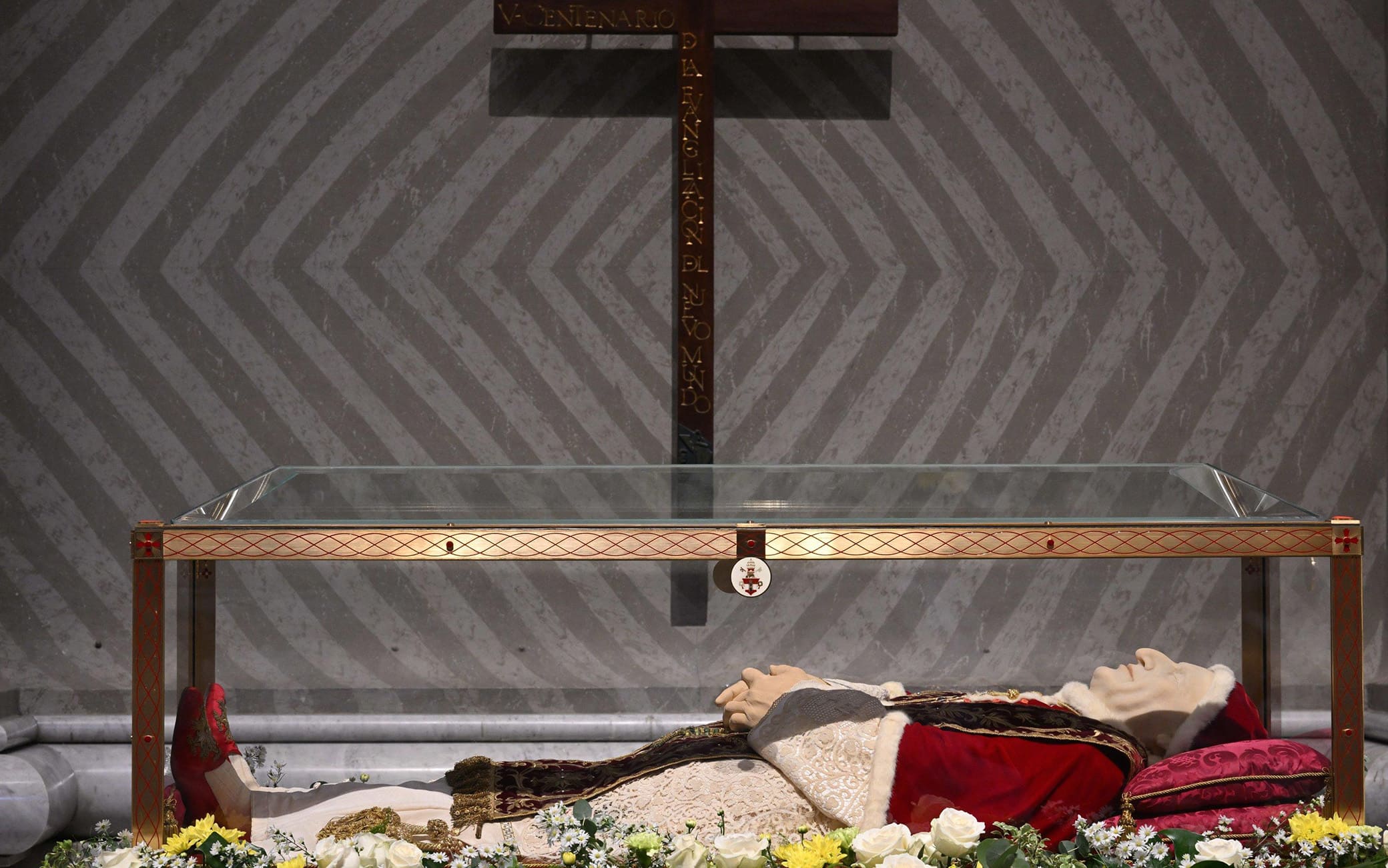The shrine with the remains of Pope John XXIII, as Pope Francis presides over a Mass in Saint Peter’s Basilica for the 60th anniversary of the Second Vatican Council. Vatican City, 11 October 2022. ANSA/CLAUDIO PERI