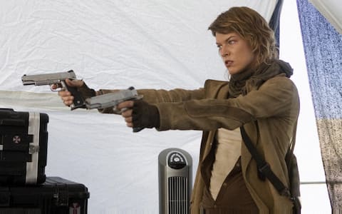 IPA687114 - FILM - RESIDENT EVIL - EXTINCTION - 2007 - FOTO DI SCENA - Milla Jovovich..Regia di Russell Mulcahy