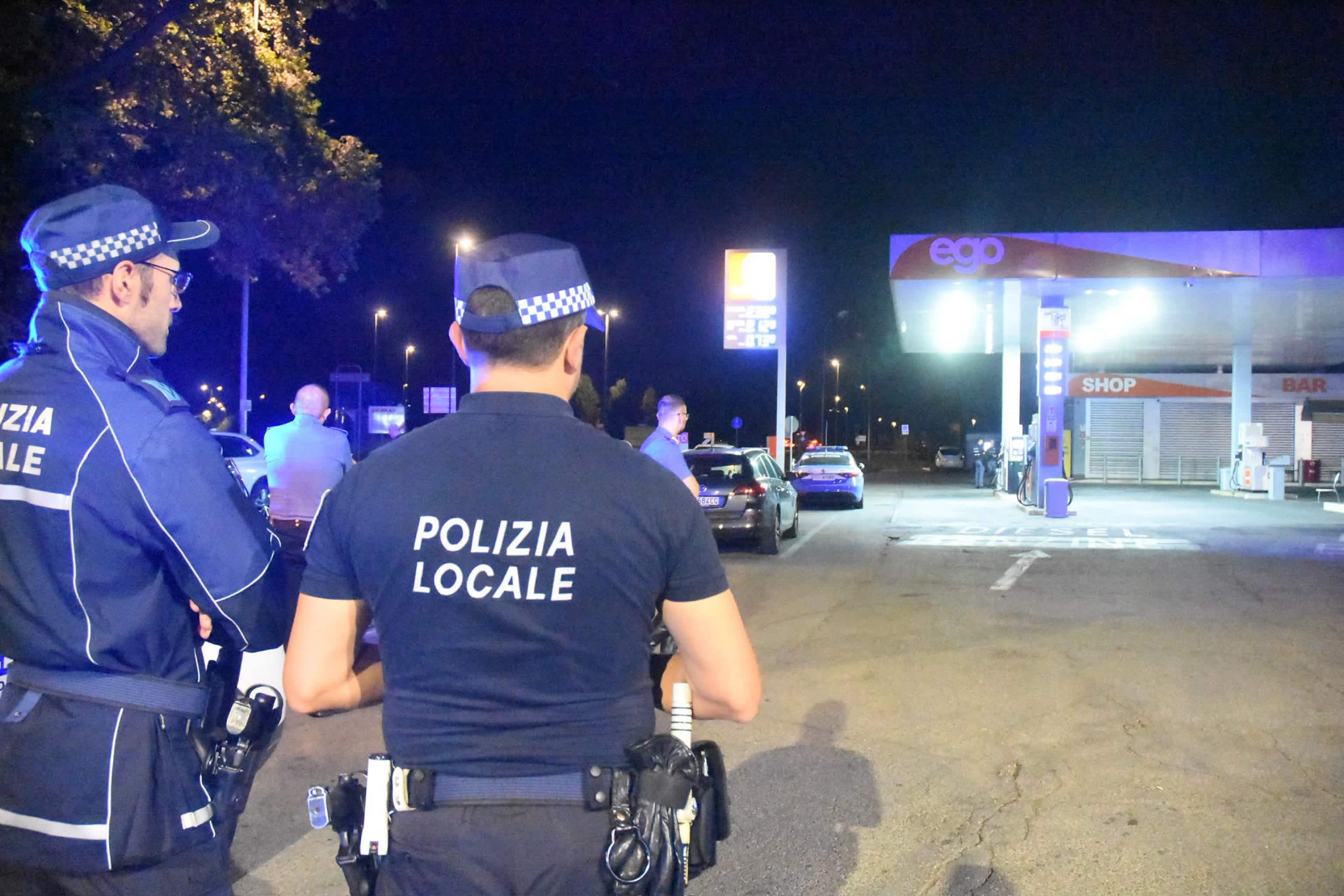 Il distributore in via Martiri di Cervarolo a Due Maestà dove è avvenuta l'aggressione