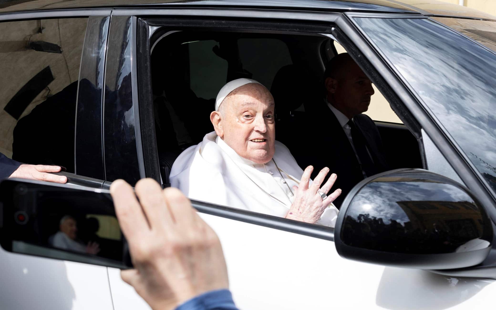 Papa Francesco esce dal carcere di Regina Coeli. Roma, 17 aprile 2025
ANSA/MASSIMO PERCOSSI