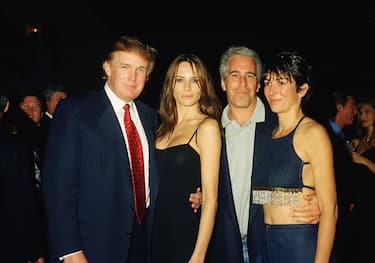 Donald e Melania Trump con Epstein e Maxwell