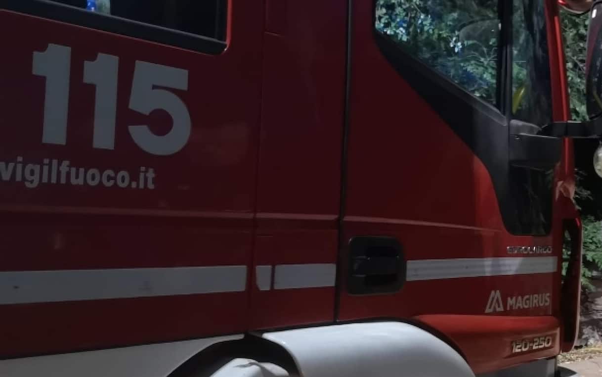 Explosion damages entrance of public housing building in Ostia, injuring two