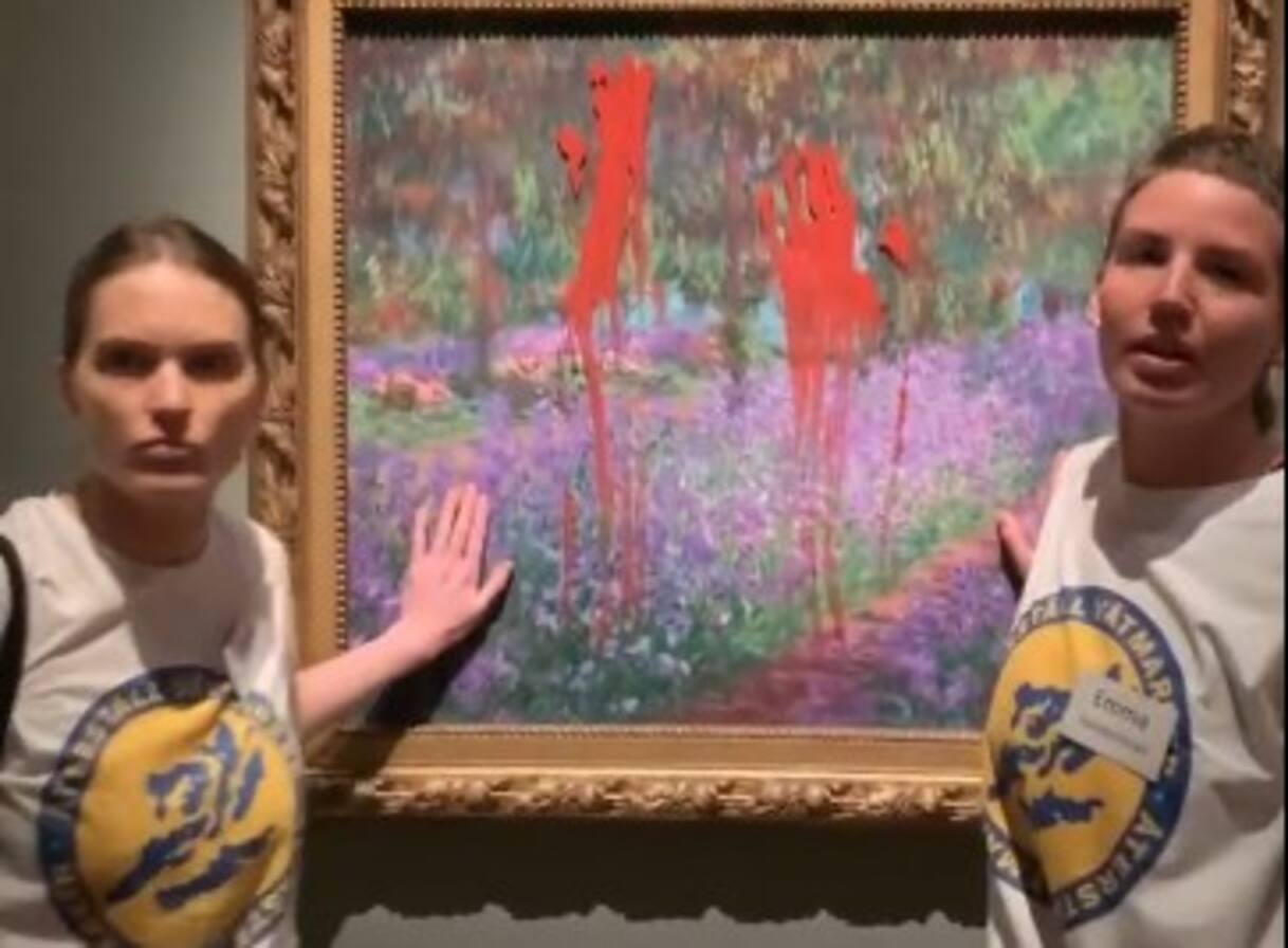 Svezia, due eco-attiviste imbrattano un quadro di Monet a Stoccolma ...