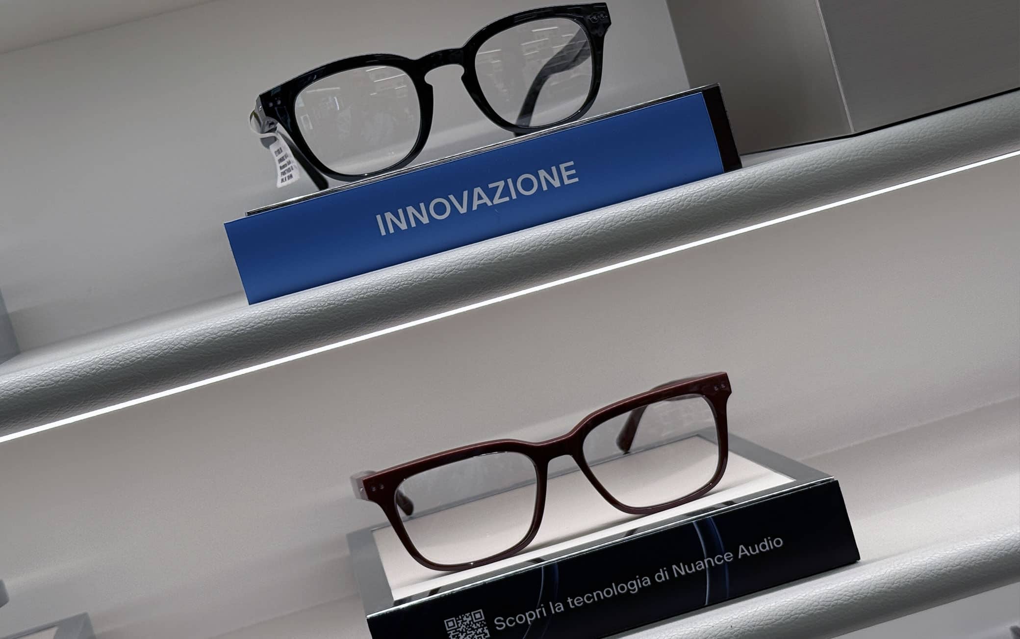 Gli occhiali sono disponibili in due design