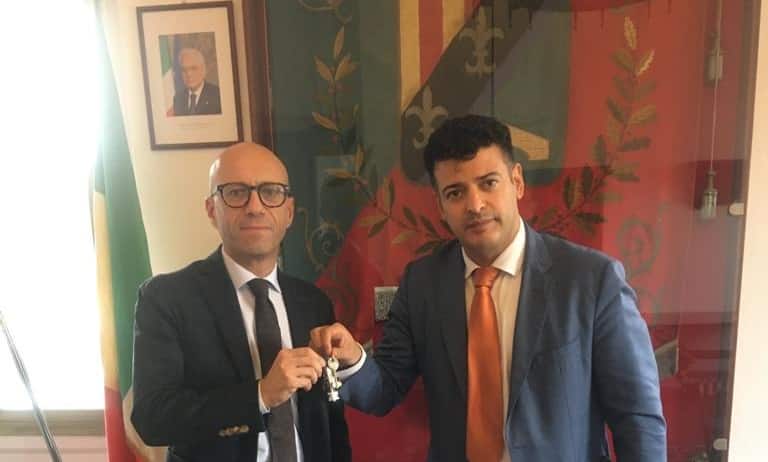 Sindaco di Trezzano Sul Naviglio riceve le chiavi dell'appartamento di via Giacosa 29 confiscato alle mafie