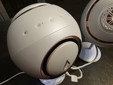 Creative Pebble Nova