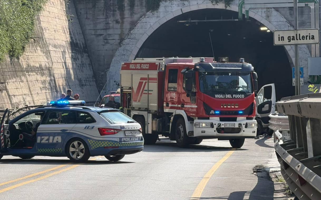 Isernia, frontale furgone-auto: un morto e due feriti | Sky TG24