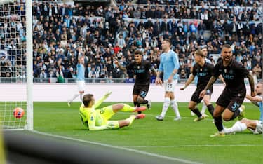 Napoli's Leonardo Spinazzola scores the 0 - 1 goal during the Italian Serie A soccer match between SS Lazio vs SSC Napoli at the Olimpico stadium in Rome, Italy, 4 January 2026. ANSA/GIUSEPPE LAMI
