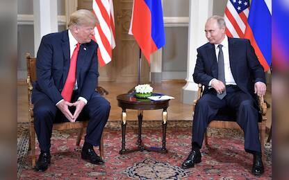 epa06892839 Russian President Vladimir Putin (R) and  US President Donald J. Trump (L) during their meeting at the Presidential Palace in Helsinki, Finland, 16 July 2018.  EPA/ALEXEY NIKOLSKY/SPUTNIK/KREMLIN / POOL MANDATORY CREDIT