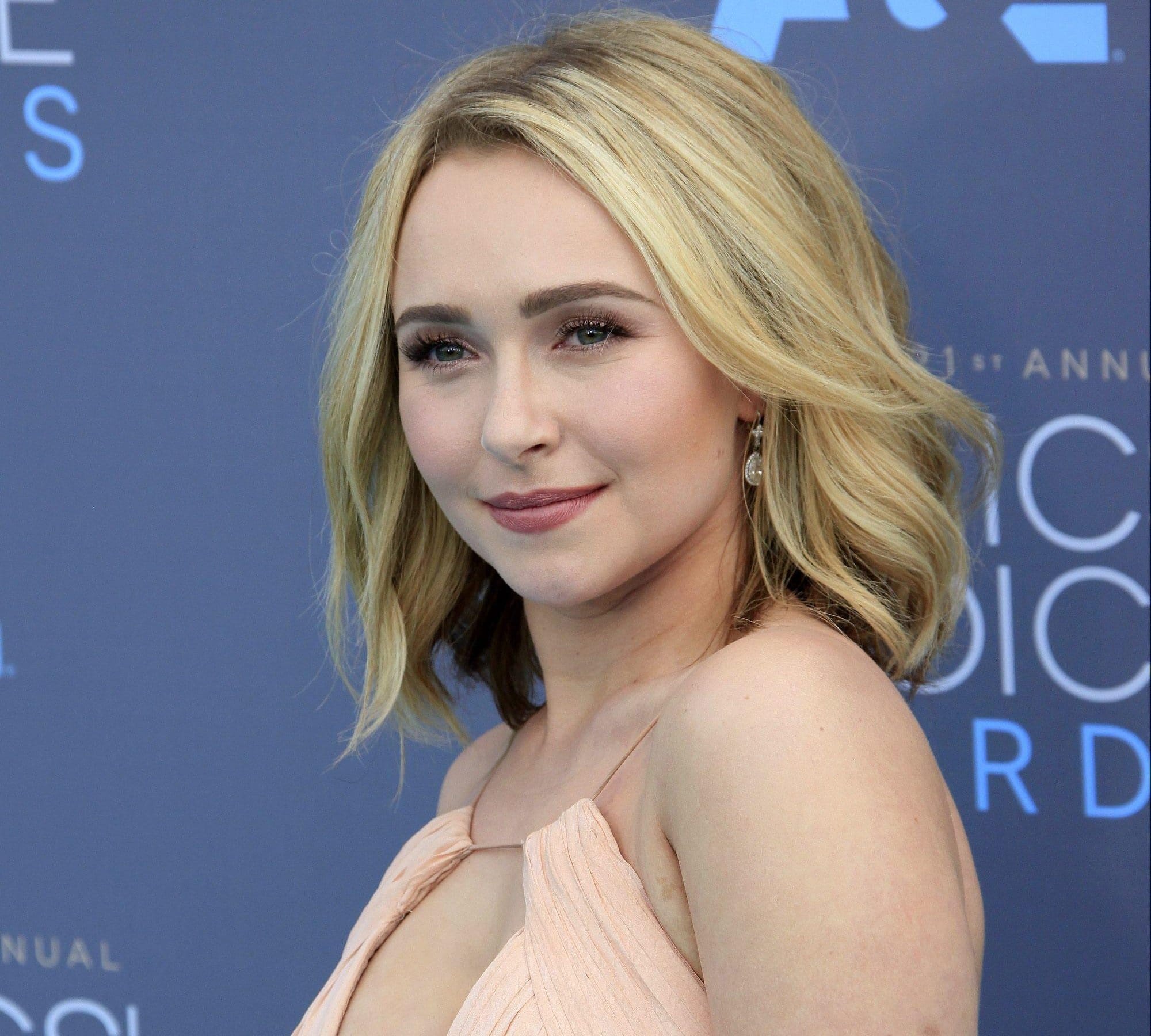 epa05108837 US actress Hayden Panettiere arrives for the 21st Critics' Choice Awards in Hollywood, California, USA, 17 January 2016.  EPA/NINA PROMMER
