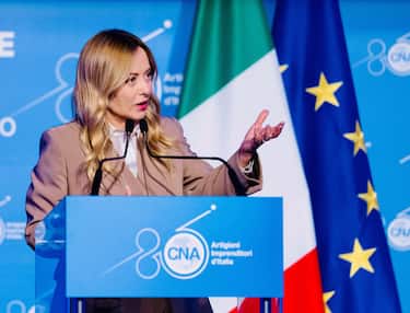 La presidente del Consiglio Giorgia Meloni, durante l'evento: Il Valore del fare. 80 anni di CNA. La storia di un'Italia che costruisce il futuro. Presso l'Auditorium Antonianum a Roma, 1 ottobre 2026. ANSA / US CHIGI +++ UFFICIO STAMPA CHIGI +++ FOTO NON IN VENDITA - DA USARE SOLO PER FINI GIORNALISTICI +++ NPK +++