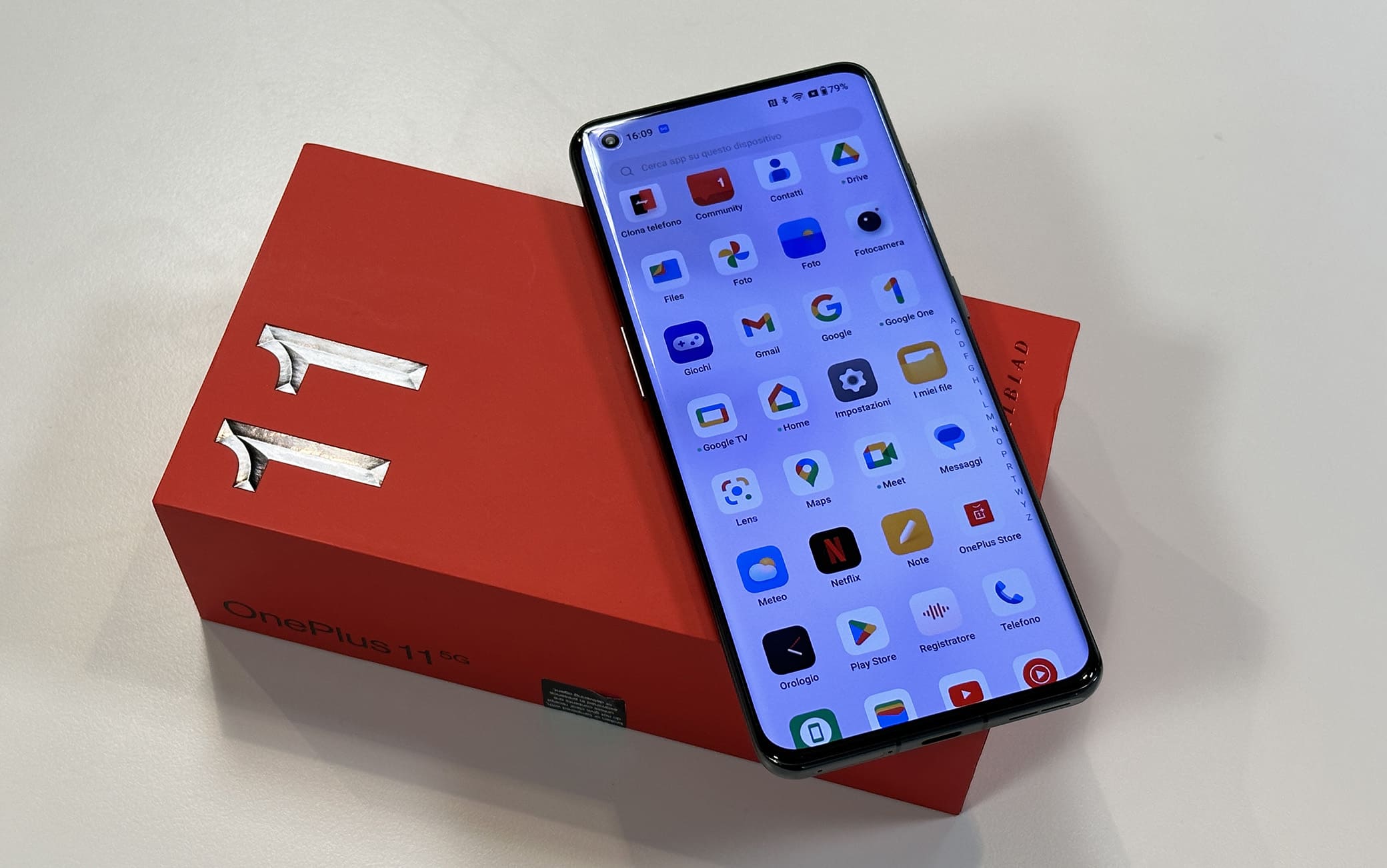 OnePlus 11 si ricarica completamente in meno di mezz’ora