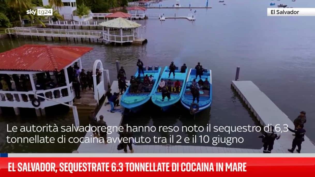 El Salvador, sequestrate 6.3 tonnellate di cocaina in mare | Video Sky TG24
