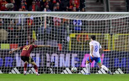 epa11721412 Sandro Tonali of Italy (R) scores the 0-1 goal during the UEFA Nations League soccer match between Belgium and Italy in Brussels, Belgium, 14 November 2024.  EPA/OLIVIER MATTHYS