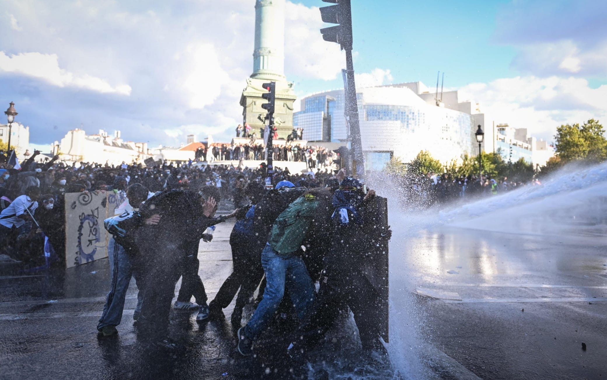 epa13290050 Police clash with protesters at Bastille square during a demonstration over school conditions in Paris, France, 08 October 2026. A wave of nationwide protests by high school students has been sweeping across France since late September 2026, later joined by university students, over severe teacher shortages, overcrowded lecture halls and classrooms, resource deficits, and poor learning conditions.  EPA/FIRAS ABDULLAH