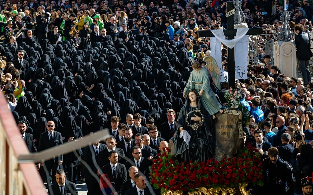 processione cattolica della Desolata di Canosa di Puglia