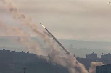 Un missile lanciato dalla Striscia di Gaza il 7 ottobre 2023