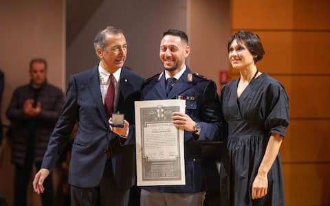 Ambrogio Di Oro 2025, premio aChristian Di Martino Polizia Di Stato,  7 Dicembre 2025, Ansa/Andrea Fasani 