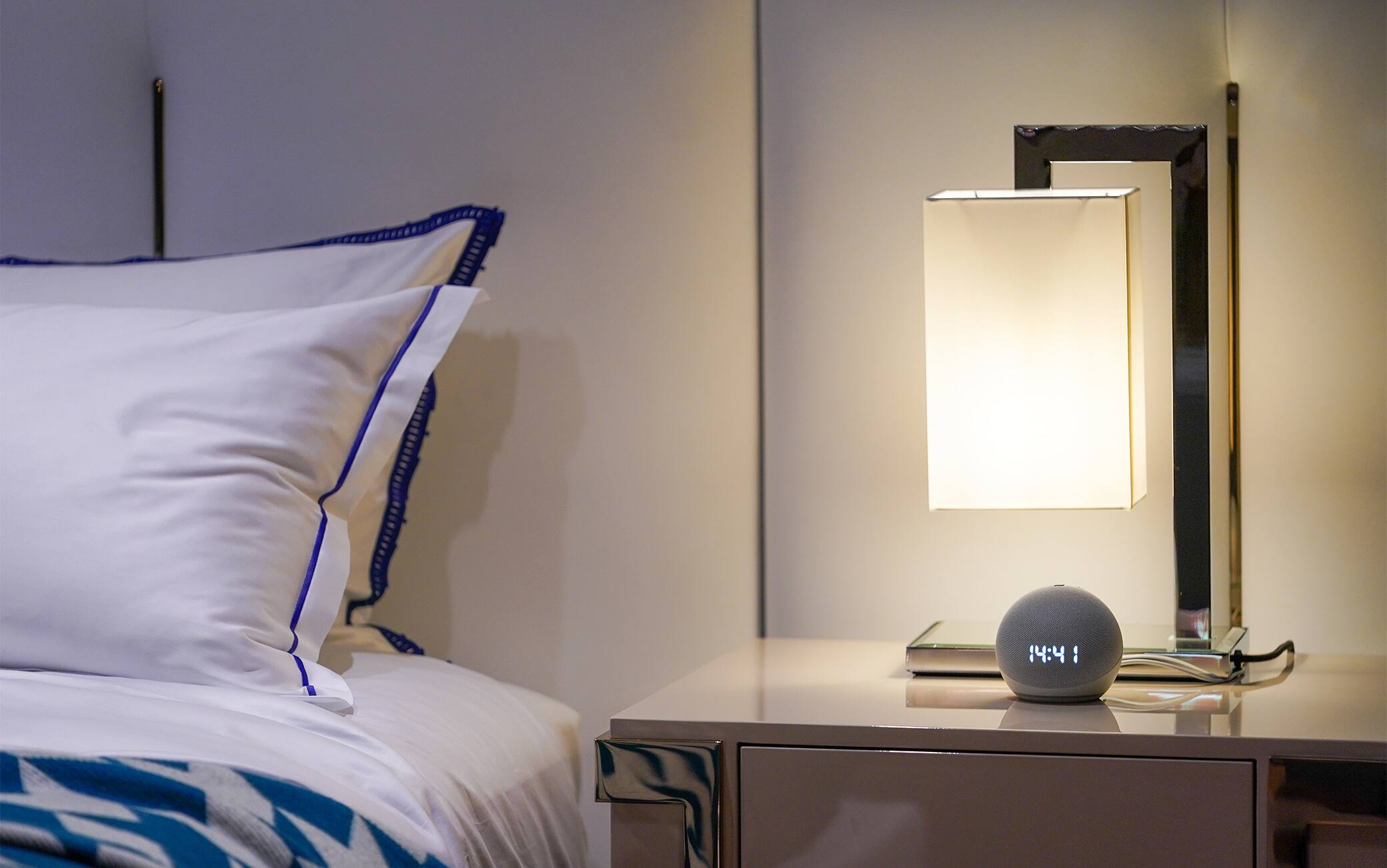Nel 2021 in Italia ci sono state oltre un miliardo di interazioni tra Alexa e i sistemi di illuminazione smart, come Philips Hue