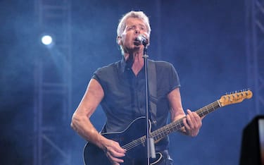 CAMPOVOLO (RE) I LOVE EMILIA CONCERTO DI BENEFICENZA PER LE VITTIME DEL TERREMOTO DELL' EMILIA - CLAUDIO BAGLIONI