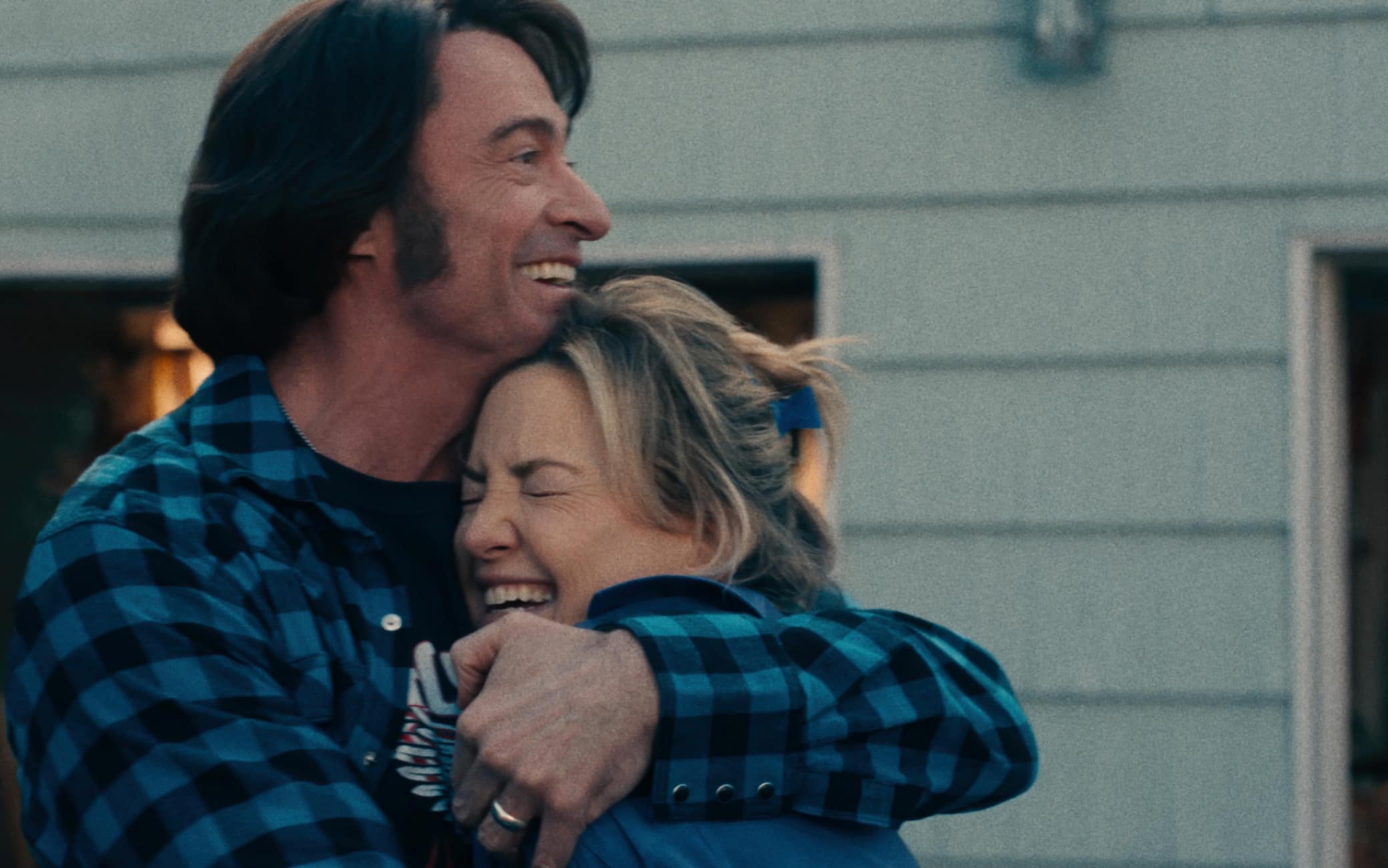 (L to R) Hugh Jackman as Mike Sardina and Kate Hudson as Claire Stengl in director Craig Brewer's SONG SUNG BLUE, a Focus Features release. Credit: Courtesy of Focus Features. © 2025 All Rights Reserved.