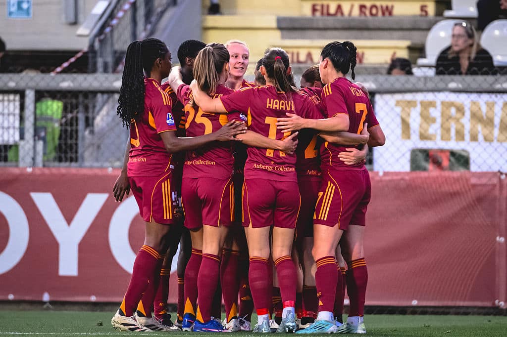 ROME, ITALY - MAY 02: AS Roma players celebrate during Women Serie A match between AS Roma v Ternana at Stadio Tre Fontane on May 02, 2026 in Rome, Italy. (Photo by Luciano Rossi/AS Roma via Getty Images)