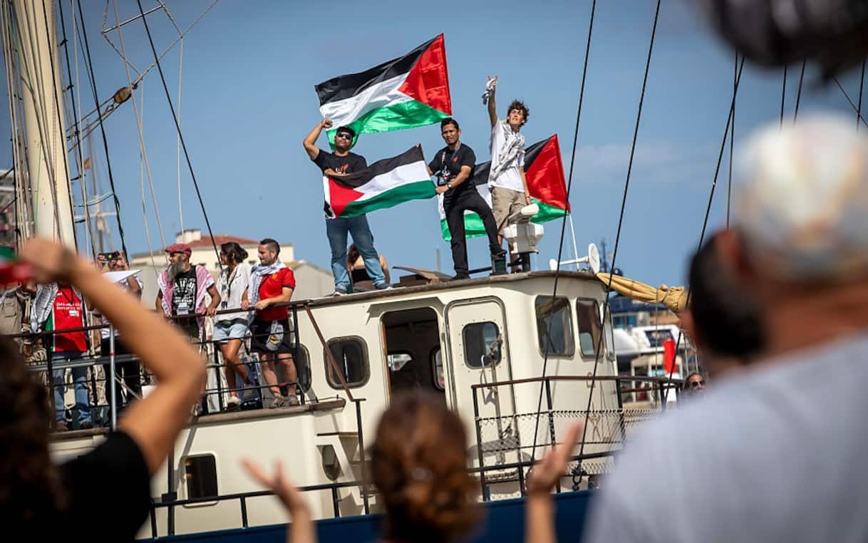 GettyImages-2232502867 Ben-Gvir deride gli attivisti della Flotilla bendati e in ginocchio: anche Meloni e Tajani condannano le immagini