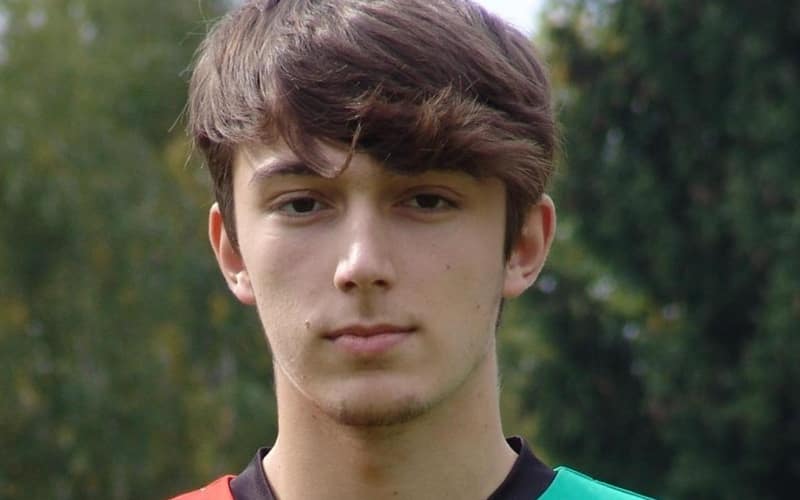 Una immagine di Riccardo Claris.
Un diciannovenne è stato arrestato dai carabinieri con l'accusa di avere ucciso questa notte a Bergamo con una unica coltellata il 26enne Riccardo Claris, 04 maggio 2025. Secondo una prima ricostruzione, due gruppi di tifosi, uno dell'Atalanta, di cui faceva parte la vittima, e uno dell'Inter di cui faceva parte il diciannovenne hanno avuto una discussione animata in un bar in Borgo Santa Caterina. Il 26enne è stato ucciso vicino all'ingresso di casa.
ANSA/MICHELE MARAVIGLIA (NPK)