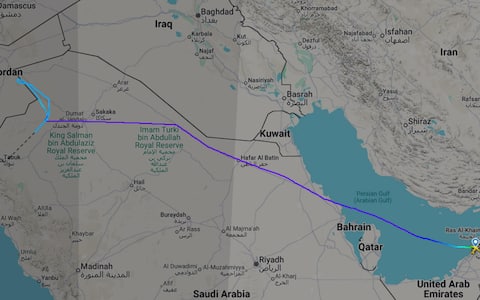 In un'immagine da Flightradar, il tracciato dell'aereo di linea della Flydubai (FZ 1073) in volo da Dubai a Tel Aviv che ha segnalato un'emergenza, trasmettendo per breve tempo un codice indicante un dirottamento, è sceso a una quota sospetta e ha deviato la rotta verso l'Arabia Saudita, 30 settembre 2026 A bordo ci sono circa 150 passeggeri ANSA / Flightradar +++ ATTENZIONE: L'ANSA NON POSSIEDE I DIRITTI DI QUESTA FOTO CHE NON PUO' ESSERE PUBBLICATA SENZA L'AUTORIZZAZIONE DELLA FONTE DI ORIGINE CUI SI RINVIA  +++ NPK +++