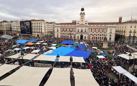 epa13266889 Dozens of tents have been set up in Puerta del Sol in Madrid, Spain, 27 September 2026. Hundreds of people spent the early hours of 27 September camping there to protest the contry's housing crisis. The encampment began late 26 September evening, following a demonstration in central Madrid protesting the eviction of Maricarmen - an elderly woman forced to leave her rental home after 70 years - and demanding effective measures to curb the housing crisis.  EPA/Borja Sanchez-Trillo