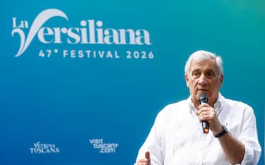 Il ministro degli Affari Esteri Antonio Tajani alla 47esima edizione del Festival ''La Versiliana'' Incontri al Caffe', Marina di Pietrasanta, Lucca, 02 agosto 2026. ANSA/ANGELO CARCONI
