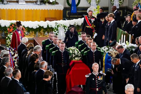 epa13225051 Pallbearers carry out the coffin after the funeral ceremony of Norway's King Harald V at Oslo Cathedral, in Oslo, Norway, 09 September 2026. The ceremony marks the country's first state funeral for a monarch since the death of King Harald's father, King Olav V, in 1991.  EPA/Lise Aserud / POOL  NORWAY OUT