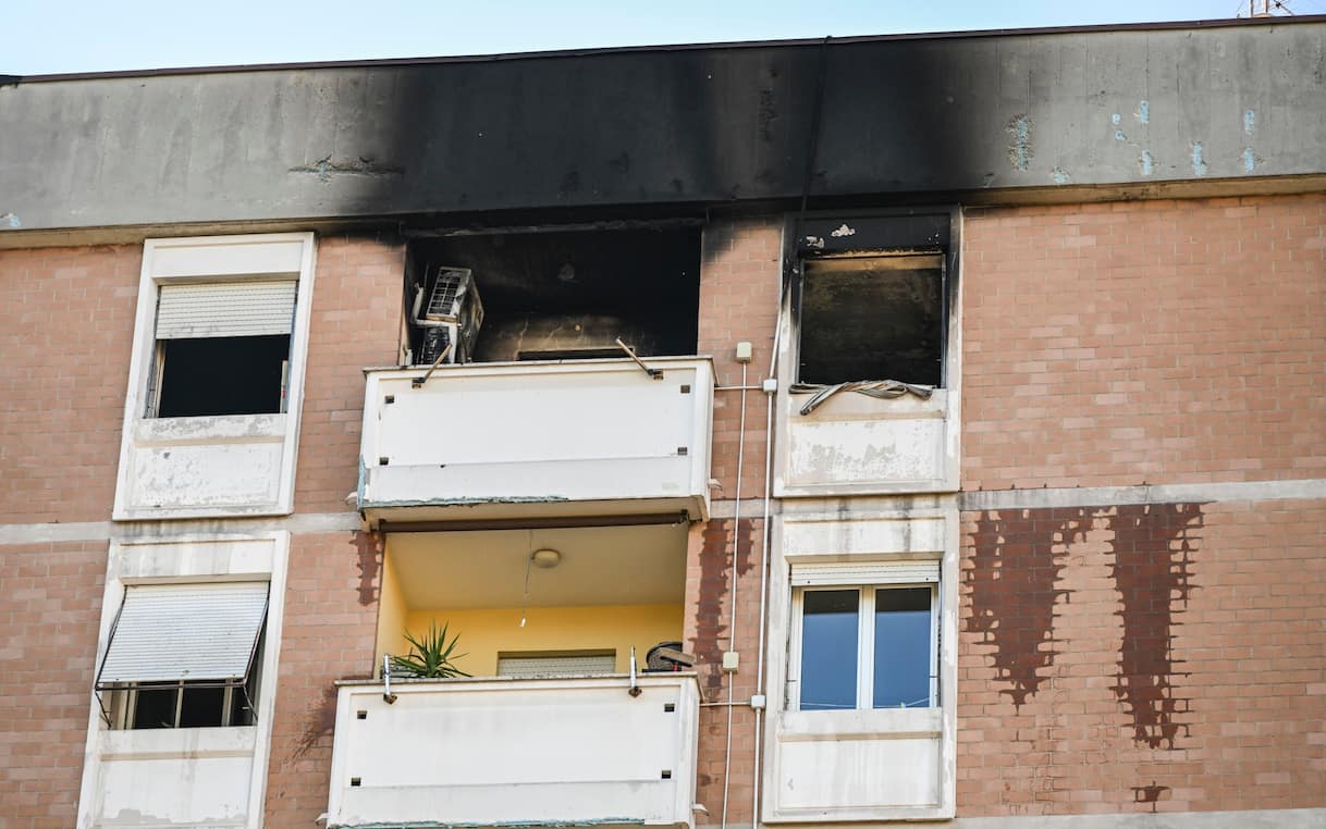 Roma, incendio in un appartamento a Colli Aniene: morto un uomo | Sky TG24