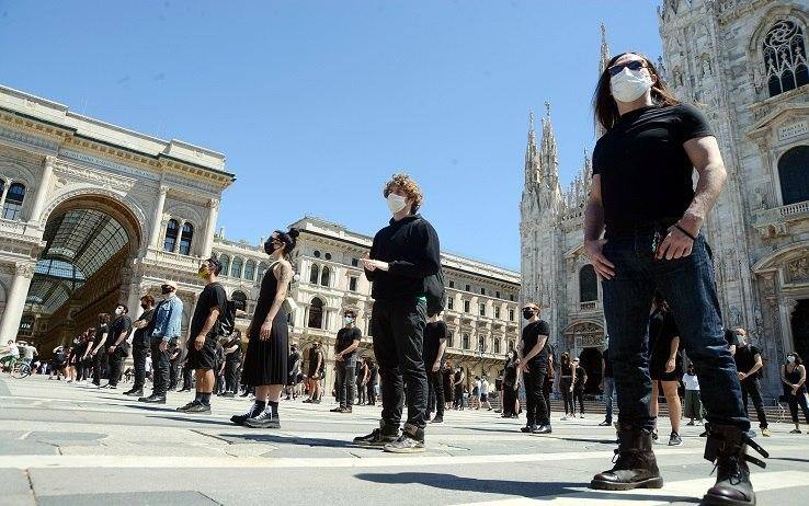 Flash mob in piazza Duomo a Milano