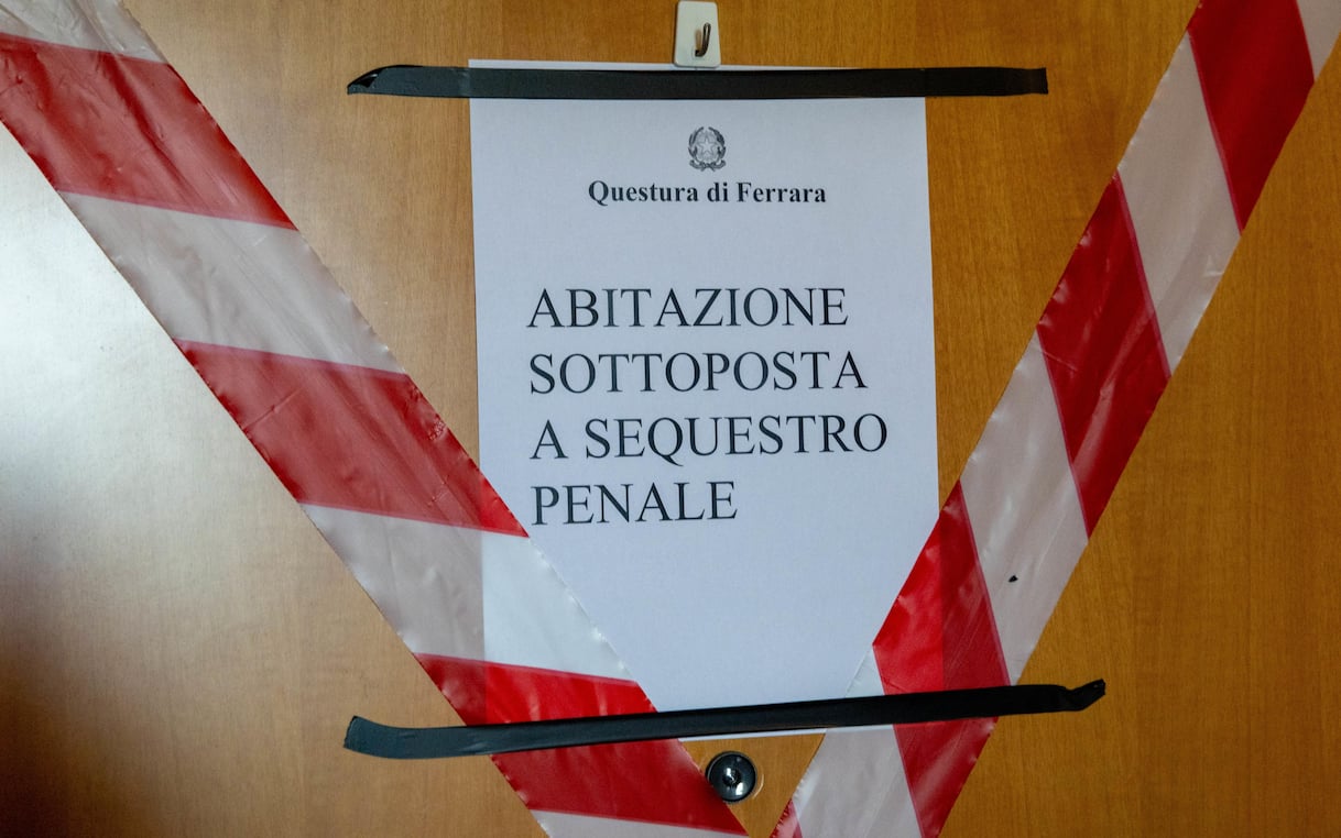 Femminicidio a Ferrara, donna trovata morta in casa: arrestato il marito