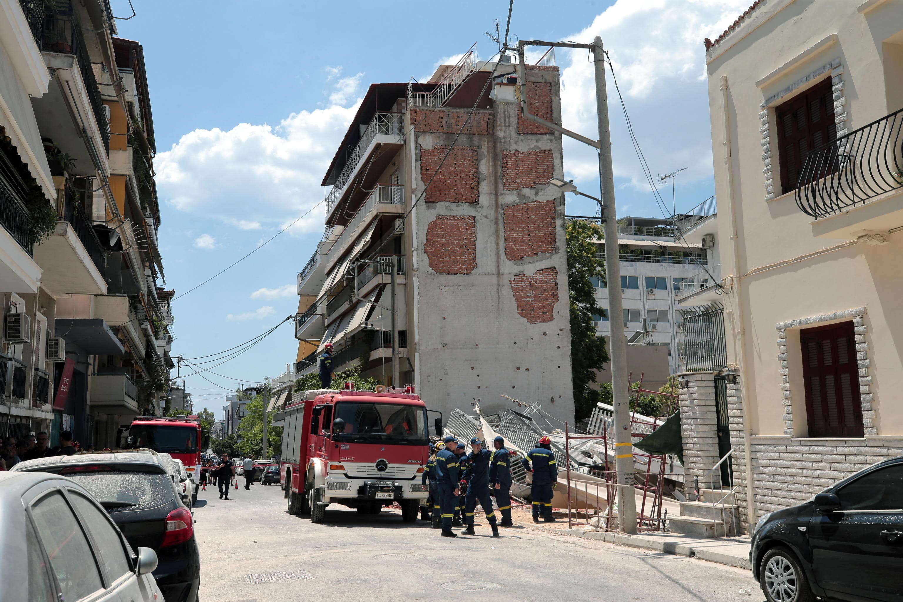 epa13075053 Members of the Special Disaster Management Unit (EMAK) of the Fire Brigade conduct operations at the site of a collapsed apartment building on Alkminis Street in the Petralona district of Athens, Greece, 30 June 2026. The Fire Department mounted a search-and-rescue operation on 30 June following the collapse of an apartment building in the Petralona district in central Athens at 22 Alkminis Street. A force of 30 firefighters with eight fire engines, the 1st EMAK unit, and two specially trained search-and-rescue dogs are taking part in the operation. Assistance is also being provided by the Hellenic Police, ambulance service, the public gas company, and the electricity grid operator.  EPA/ALEXANDROS VLACHOS