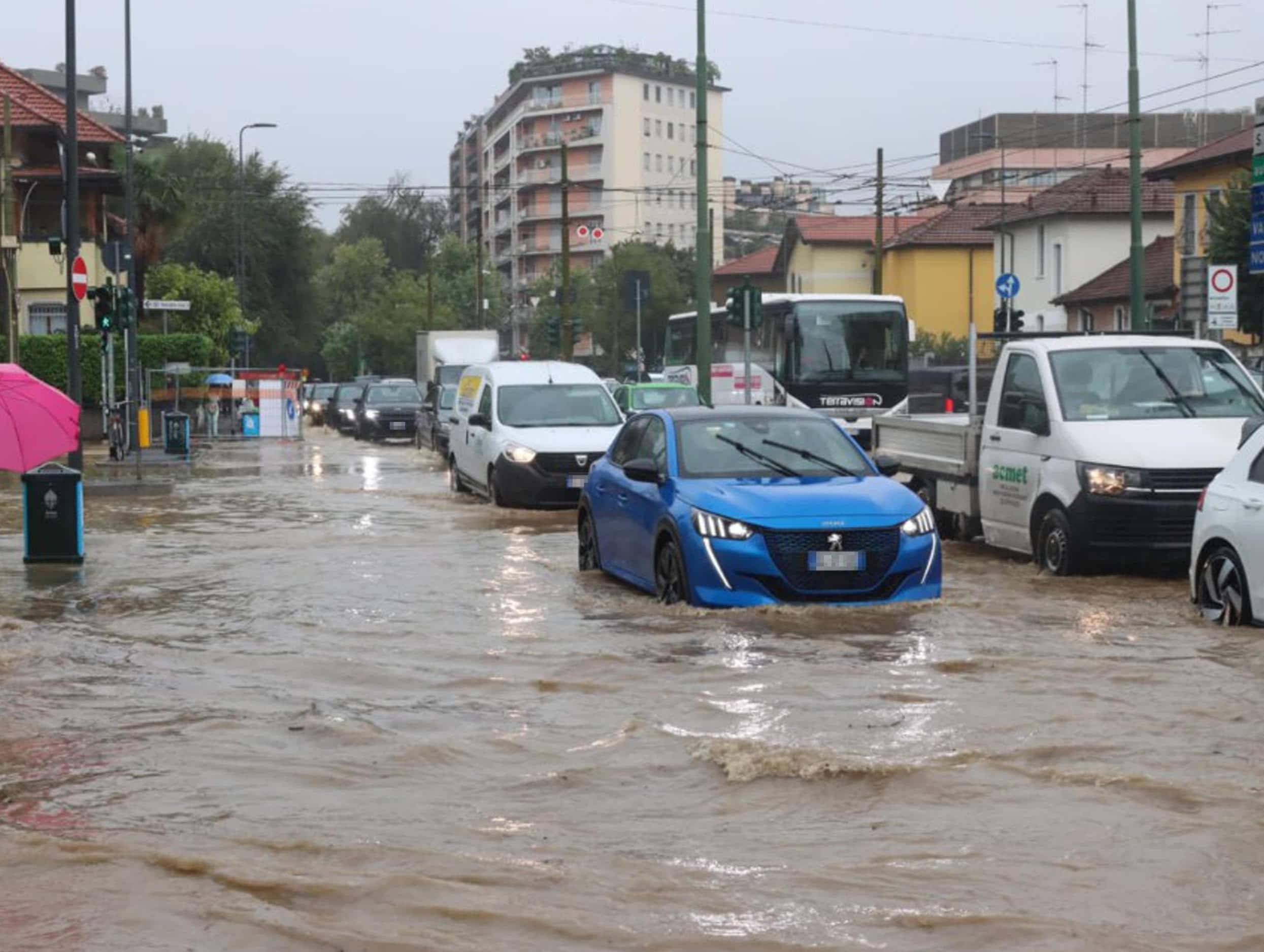 Esondazione del fiume Seveso in zona Testi e Isola, Milano, 22 settembre 2025. ANSA/PAOLO SALMOIRAGO