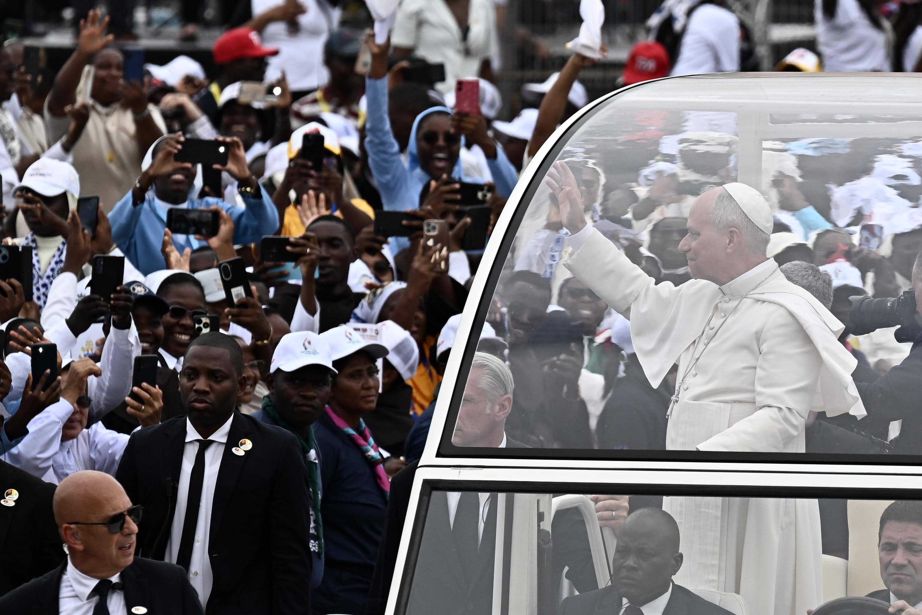 Pope Leo XIV arrives to lead Holy Mass at Kilamba, Muxima, Angola, 19 april 2026. Pope Leo XIV is on apostolic journey to Angola. ANSA/LUCA ZENNARO

