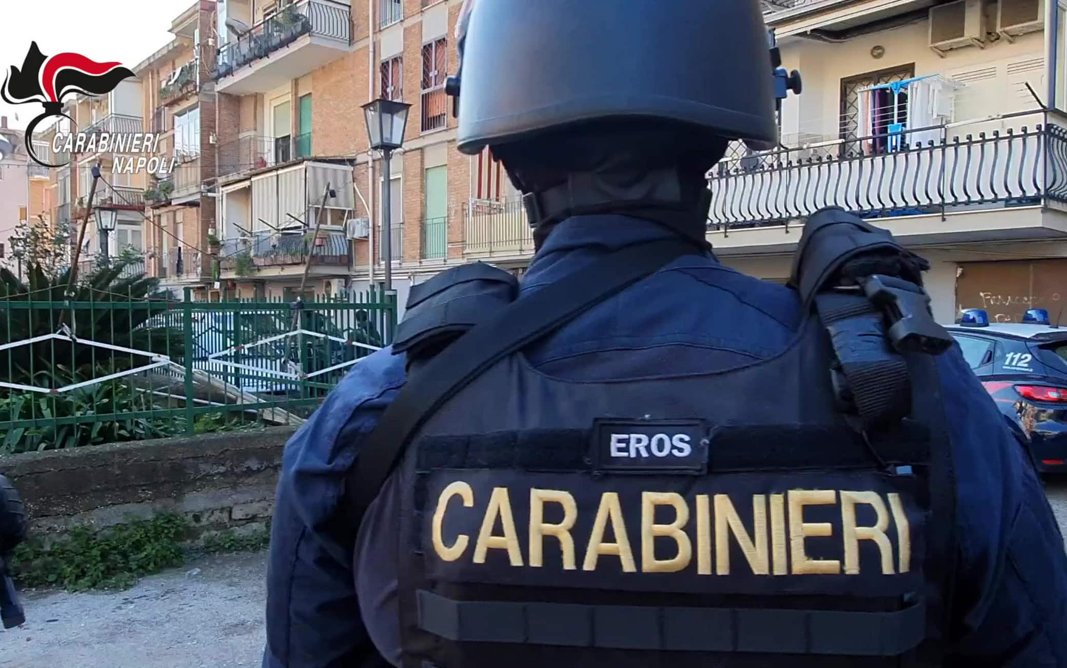 I Carabinieri della Compagnia di Bagnoli nelle prime ore di stamane hanno dato esecuzione ad un'ordinanza di custodia cautelare emessa dal G.I.P. presso il Tribunale di Napoli, su richiesta della Direzione Distrettuale Antimafia di Napoli, nei confronti di 10 indagati (6 in carcere e 4 agli arresti domiciliari), gravemente indiziati, a vario titolo, di associazione finalizzata al traffico di sostanze stupefacenti, 19 novembre 2022. L'attività? investigativa, coordinata dalla Direzione Distrettuale Antimafia partenopea e condotta dai Carabinieri del Nucleo Operativo della Compagnia di Napoli Bagnoli, ha documentato l'esistenza nel Rione Traiano (quartiere Soccavo) di un'associazione dedita allo spaccio di stupefacenti di vario genere (cocaina, marijuana e hashish) attiva anche durante il periodo di lockdown imposto dalla pandemia da Covid -19.ANSA/ CARABINIERI+++ ANSA PROVIDES ACCESS TO THIS HANDOUT PHOTO TO BE USED SOLELY TO ILLUSTRATE NEWS REPORTING OR COMMENTARY ON THE FACTS OR EVENTS DEPICTED IN THIS IMAGE; NO ARCHIVING; NO LICENSING +++ (NPK)