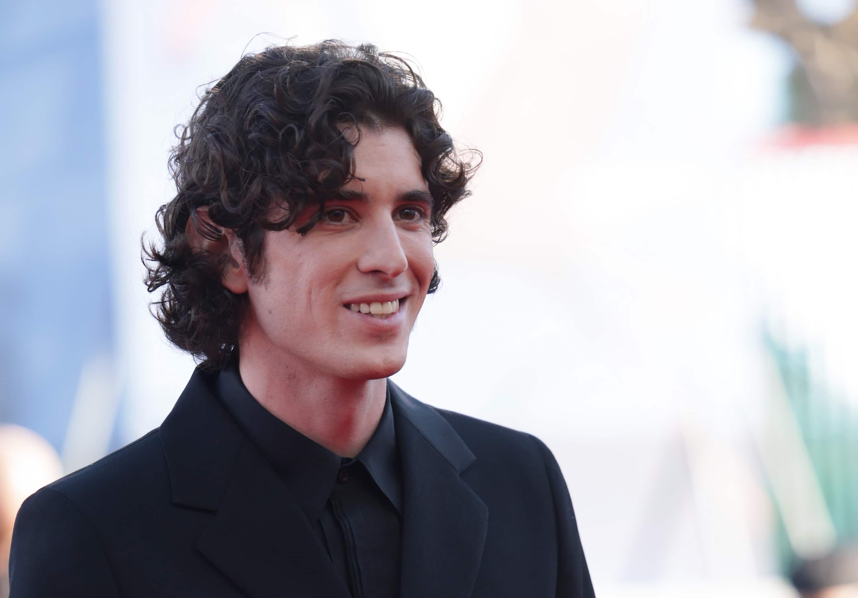 Nicolas Maupas sul red carpet dell'ultima giornata dell'83esima Mostra del Cinema di Venezia