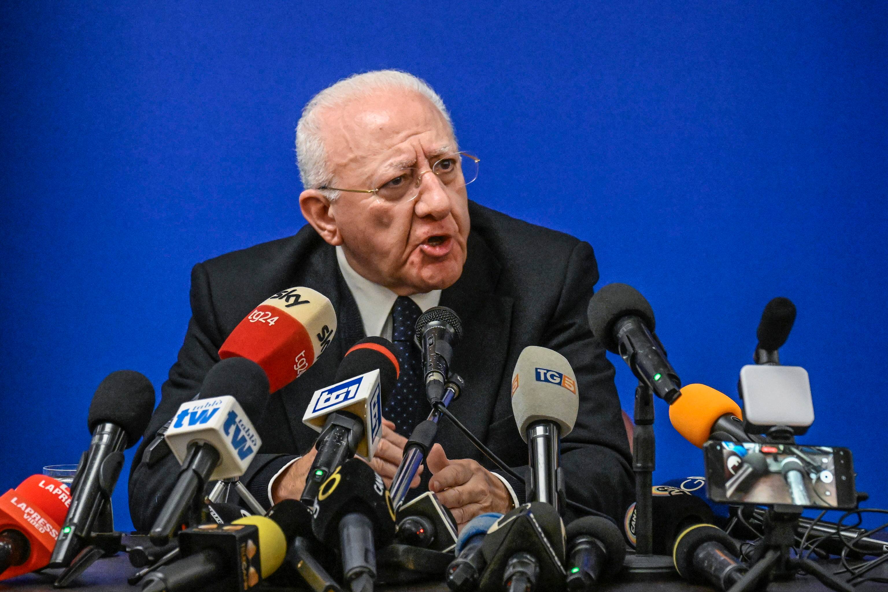 La conferenza stampa nella sede del consiglio regionale della Campania a Napoli del presidente  Vincenzo De Luca sulla decisione del Governo di impugnare la legge regionale sul terzo mandato 10  GENNAIO 2025 ANSA  / CIRO FUSCO