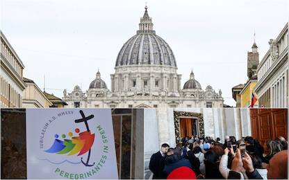 basilica di san pietro, logo giubileo, ingresso a san giovanni