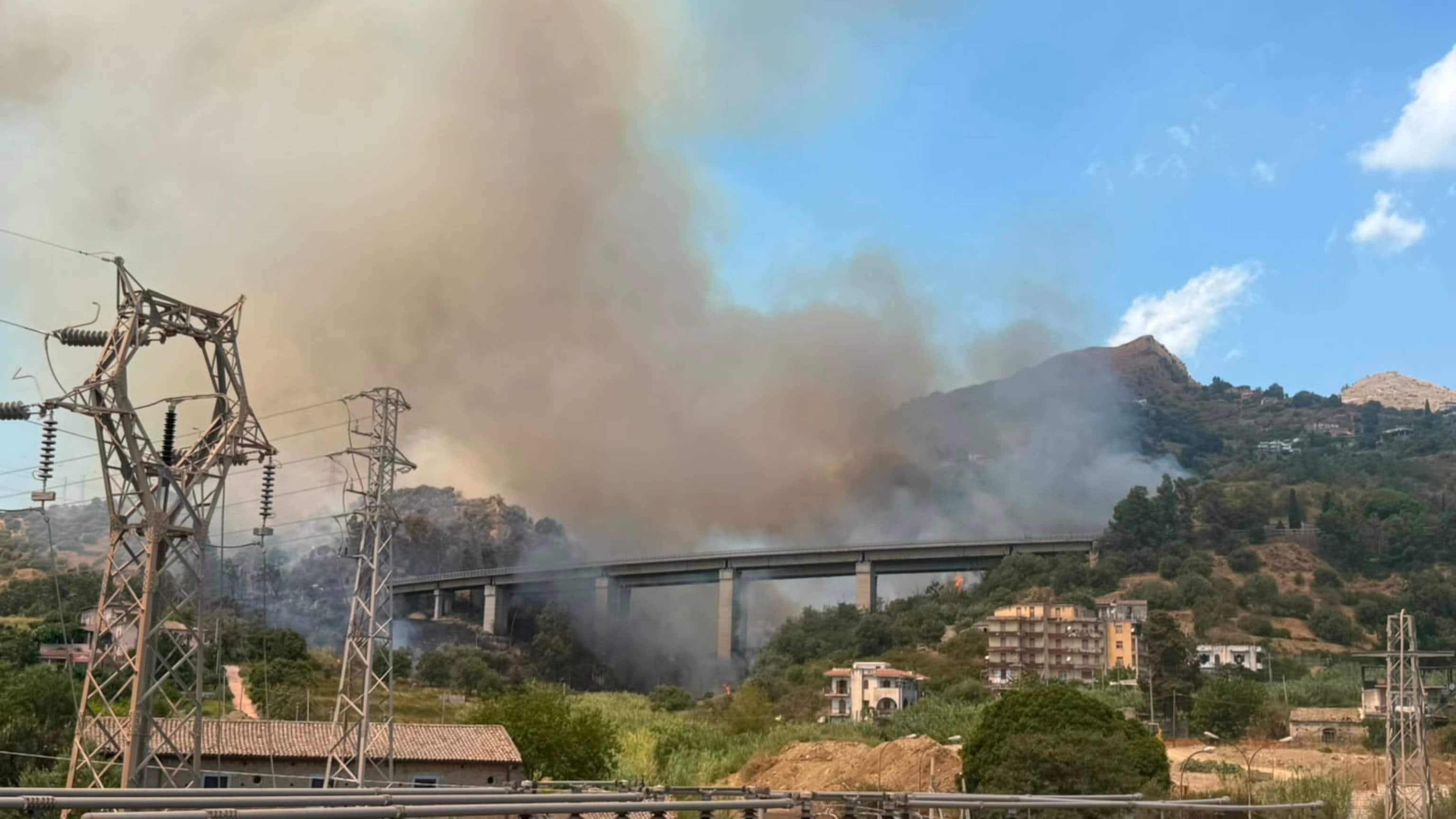 Incendio a Taormina