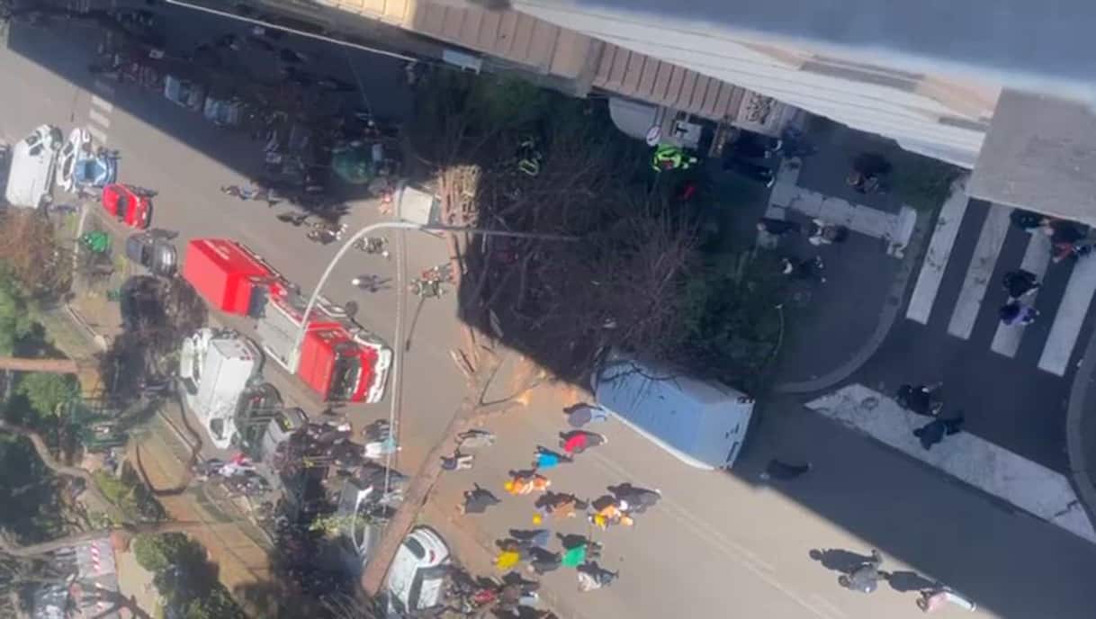 Roma, cade albero in via Tiburtina: persone coinvolte