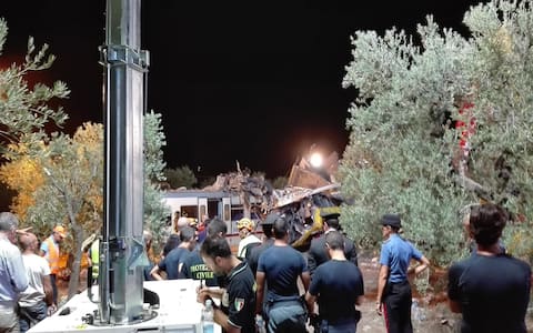 Forze dell'ordine, vigili del fuoco e protezione civile sul posto a seguito del drammatico scontro tra due treni stamattina sulla linea a binario unico tra Corato e Andria, nel Tavoliere pugliese, 12 Luglio 2016. ANSA/ GIUSEPPE DESIDERATO